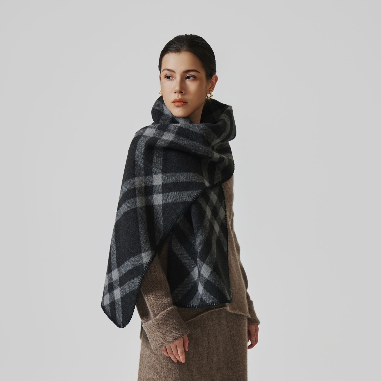 Cozyura™ Wool Blend Checked Scarf – Diagonal Plaid Design for Effortless Style